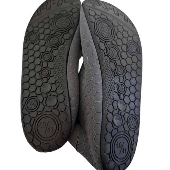 3/$20...Size 8 Wet shoes NEW - Picture 2 of 5